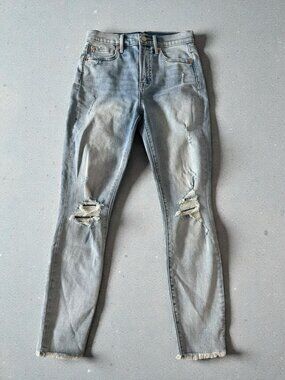 GAP Light Wash Distressed True Skinny Jeans Size US 2 / 26